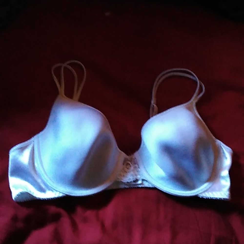 VS PINK bra white silky material size 38C